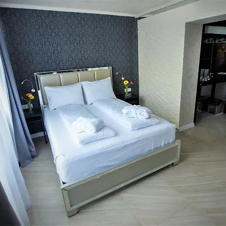 Отель Z Executive Boutique 4*