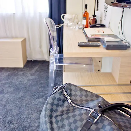 Z Executive Boutique Hotell 4*