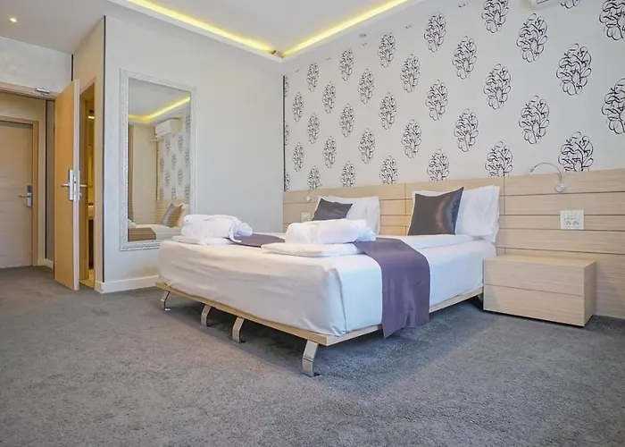 Z Executive Boutique Готель 4*