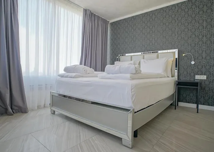 Z Executive Boutique Готель Бухарест